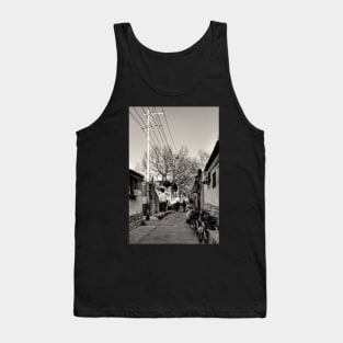 In Beijing's alleyway-under the wire Tank Top